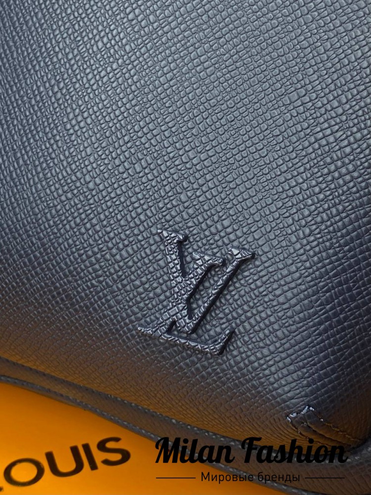 Сумка-слинг Avenue  Louis Vuitton V43620. Вид 2