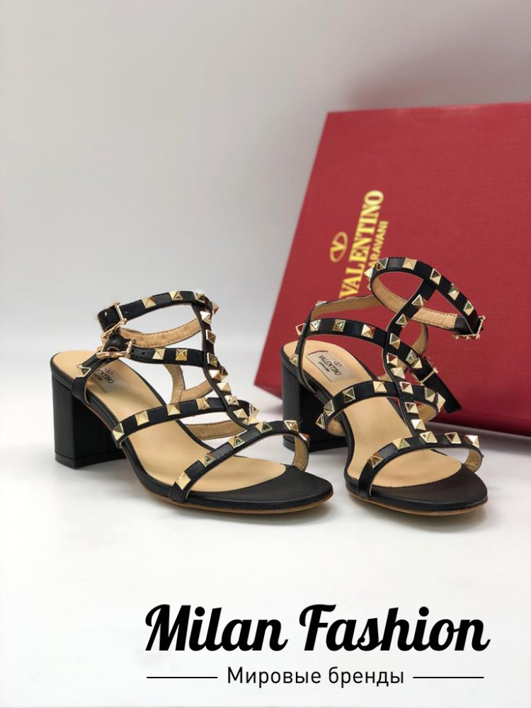 Босоножки Rockstud Valentino V2628. Вид 1