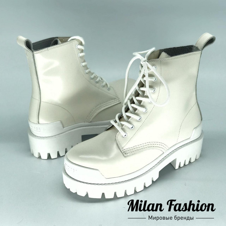 Ботинки Balenciaga V5947. Вид 1