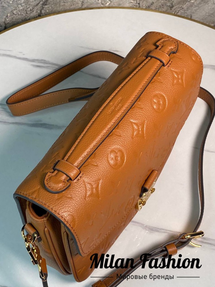Сумка Pochette Metis Louis Vuitton V33719. Вид 3