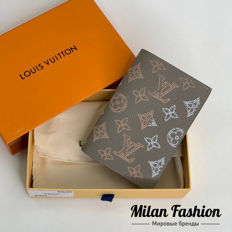 Обложка на паспорт  Louis Vuitton V52037. Вид 1